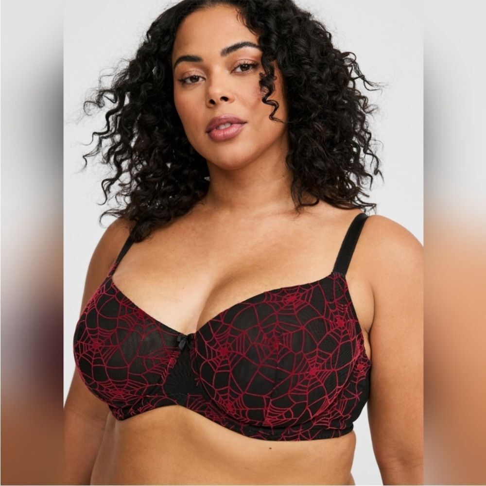 Torrid Black Red Spiderweb Unlined Balconette Bra Goth Vamp Vixen Femme Fetale